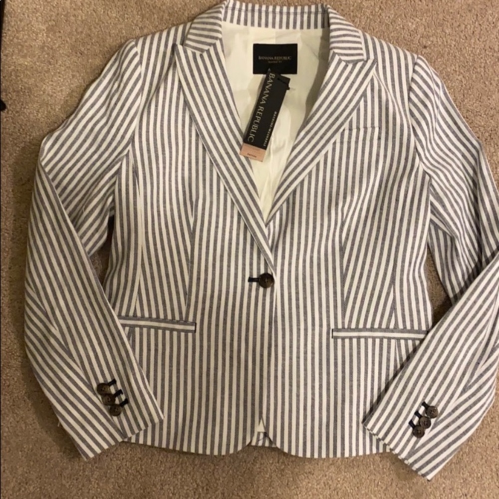 Banana Republic classic fit blazer size 6 petite